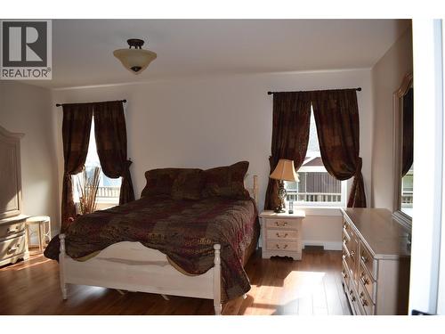 4400 Mclean Creek Road Unit# 207, Okanagan Falls, BC - Indoor Photo Showing Bedroom
