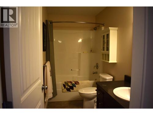 4400 Mclean Creek Road Unit# 207, Okanagan Falls, BC - Indoor Photo Showing Bathroom