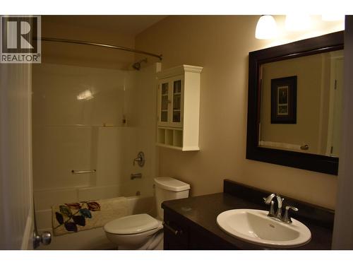 4400 Mclean Creek Road Unit# 207, Okanagan Falls, BC - Indoor Photo Showing Bathroom