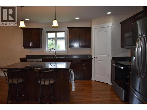 4400 Mclean Creek Road Unit# 207, Okanagan Falls, BC - Indoor Photo Showing Kitchen