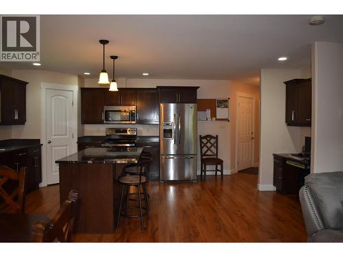 4400 Mclean Creek Road Unit# 207, Okanagan Falls, BC - Indoor Photo Showing Kitchen
