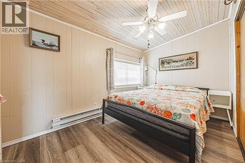 52 Wilcox Drive, Peacock Point, ON - Indoor Photo Showing Bedroom