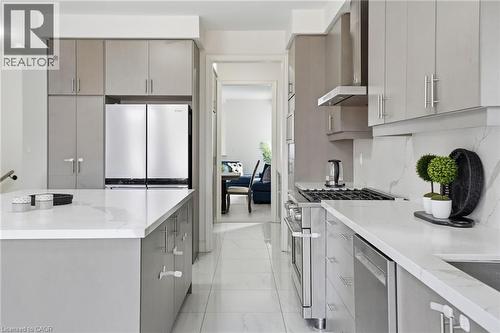 7 Grierson Trail, Waterdown, ON - Indoor Photo Showing Kitchen With Upgraded Kitchen