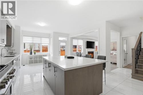 7 Grierson Trail, Waterdown, ON - Indoor Photo Showing Kitchen
