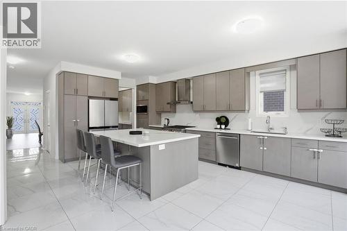 7 Grierson Trail, Waterdown, ON - Indoor Photo Showing Kitchen With Upgraded Kitchen