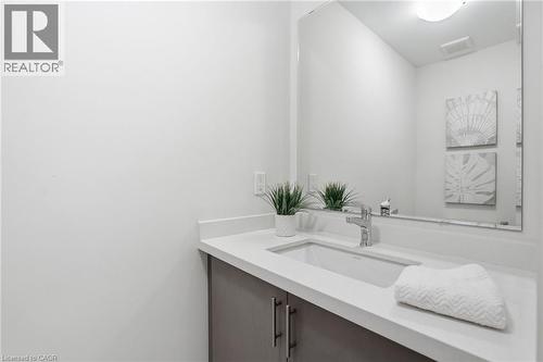 7 Grierson Trail, Waterdown, ON - Indoor Photo Showing Bathroom
