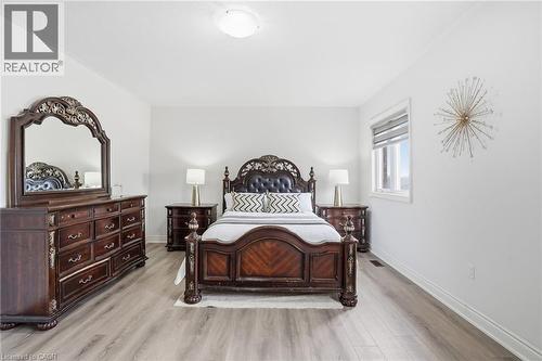 7 Grierson Trail, Waterdown, ON - Indoor Photo Showing Bedroom