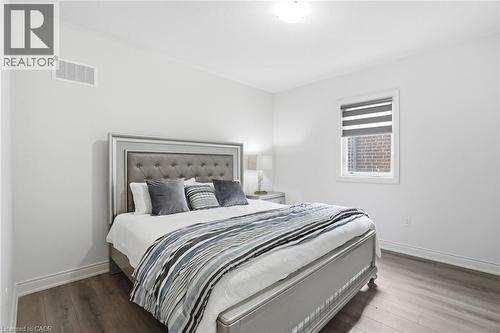 7 Grierson Trail, Waterdown, ON - Indoor Photo Showing Bedroom