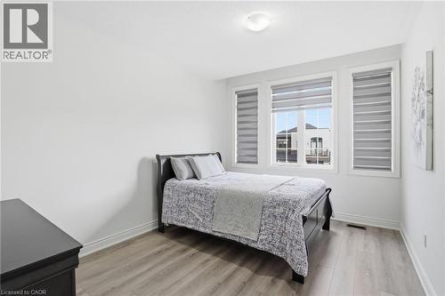 7 Grierson Trail, Waterdown, ON - Indoor Photo Showing Bedroom