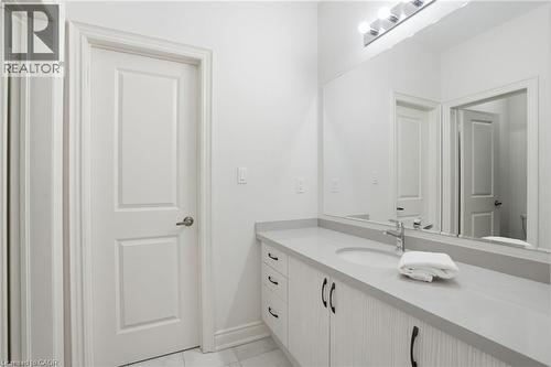 7 Grierson Trail, Waterdown, ON - Indoor Photo Showing Bathroom
