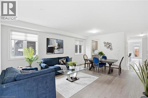 7 Grierson Trail, Waterdown, ON - Indoor Photo Showing Living Room