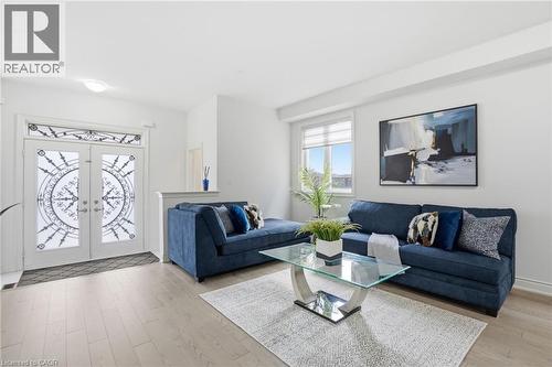 7 Grierson Trail, Waterdown, ON - Indoor Photo Showing Living Room