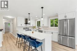 1553 NEWLANDS Crescent  Burlington, ON L7M 1P1