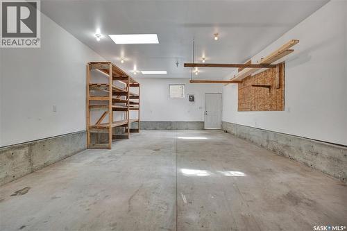 220 N Avenue S, Saskatoon, SK - Indoor Photo Showing Garage