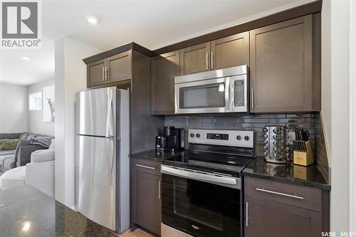 414 Maningas Bend, Saskatoon, SK - Indoor Photo Showing Kitchen