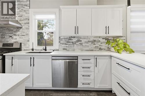 1220 Gladstone, Windsor, ON - Indoor Photo Showing Kitchen With Upgraded Kitchen