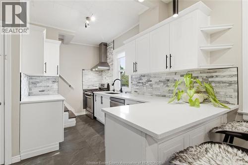1220 Gladstone, Windsor, ON - Indoor Photo Showing Kitchen