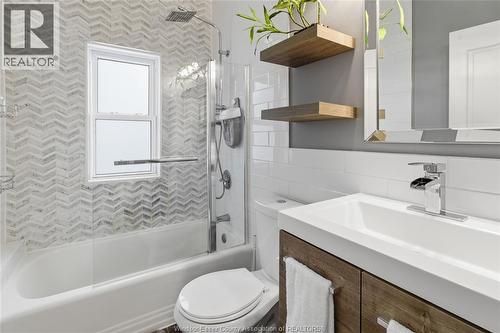 1220 Gladstone, Windsor, ON - Indoor Photo Showing Bathroom