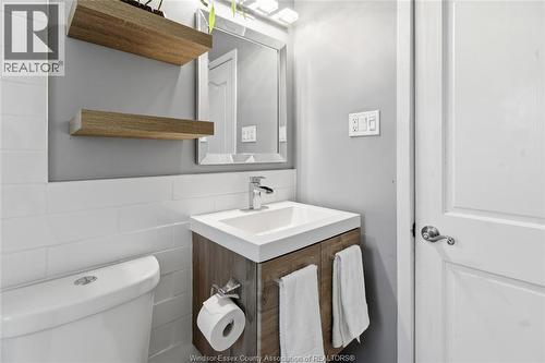 1220 Gladstone, Windsor, ON - Indoor Photo Showing Bathroom