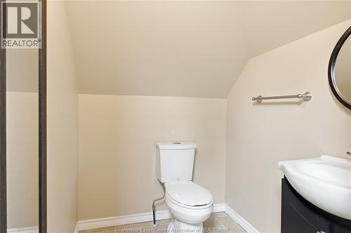 1220 Gladstone, Windsor, ON - Indoor Photo Showing Bathroom