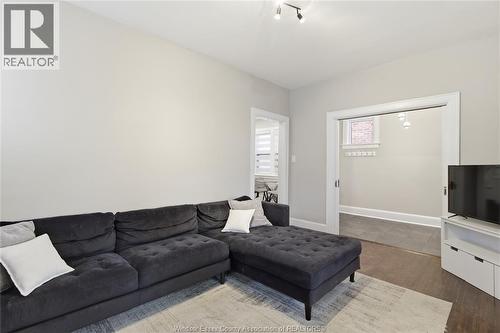 1220 Gladstone, Windsor, ON - Indoor Photo Showing Living Room