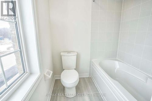 525 Red Elm Road, Shelburne, ON - Indoor Photo Showing Bathroom