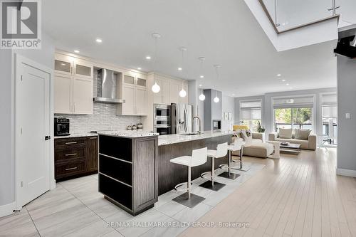 40 Byron Avenue, Ottawa, ON - Indoor Photo Showing Kitchen With Upgraded Kitchen