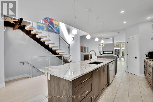 40 Byron Avenue, Ottawa, ON - Indoor Photo Showing Kitchen