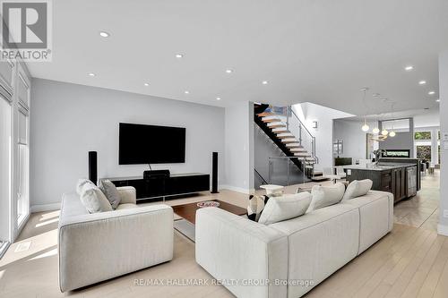 40 Byron Avenue, Ottawa, ON - Indoor Photo Showing Living Room