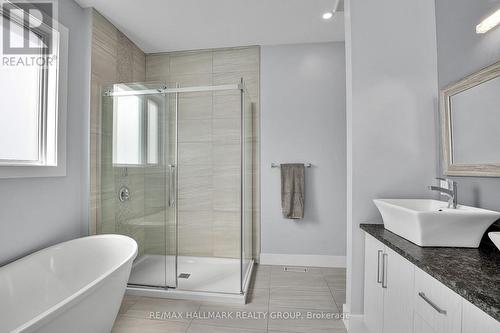 40 Byron Avenue, Ottawa, ON - Indoor Photo Showing Bathroom