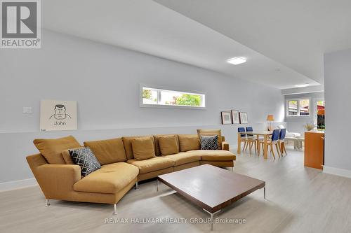 40 Byron Avenue, Ottawa, ON - Indoor Photo Showing Living Room