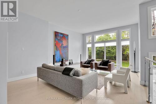 40 Byron Avenue, Ottawa, ON - Indoor Photo Showing Living Room