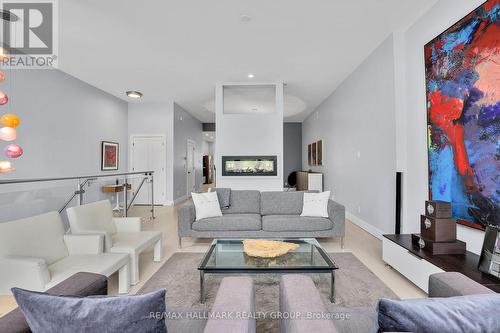 40 Byron Avenue, Ottawa, ON - Indoor Photo Showing Living Room