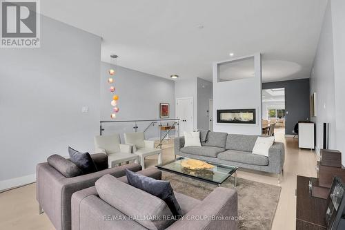 40 Byron Avenue, Ottawa, ON - Indoor Photo Showing Living Room