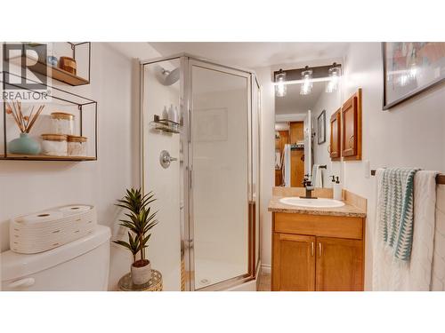 1965 Pandosy Street Unit# 105, Kelowna, BC - Indoor Photo Showing Bathroom