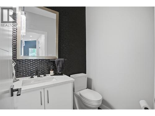 1015 Paquette Road, Chase, BC - Indoor Photo Showing Bathroom