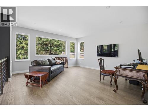 1015 Paquette Road, Chase, BC - Indoor Photo Showing Living Room