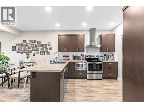 206 Vineyard Way, Vernon, BC - Indoor Photo Showing Kitchen