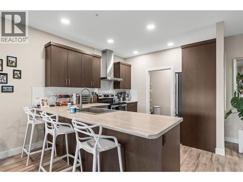 206 Vineyard Way, Vernon, BC - Indoor Photo Showing Kitchen