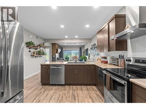 206 Vineyard Way, Vernon, BC - Indoor Photo Showing Kitchen With Upgraded Kitchen