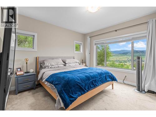 206 Vineyard Way, Vernon, BC - Indoor Photo Showing Bedroom