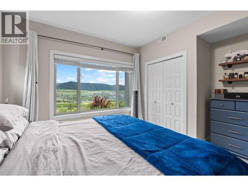 206 Vineyard Way, Vernon, BC - Indoor Photo Showing Bedroom