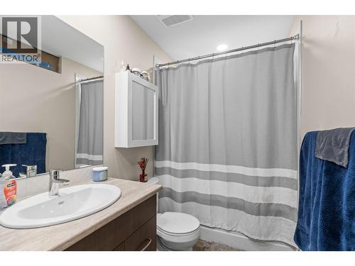 206 Vineyard Way, Vernon, BC - Indoor Photo Showing Bathroom