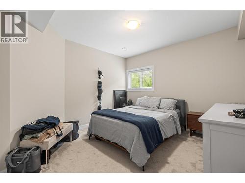 206 Vineyard Way, Vernon, BC - Indoor Photo Showing Bedroom