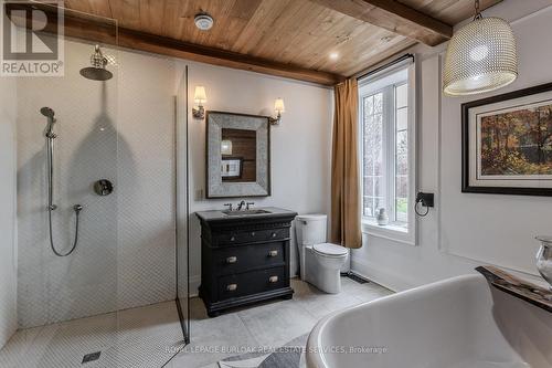 351 Rock Chapel Road, Hamilton, ON - Indoor Photo Showing Bathroom