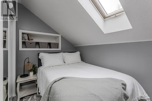 351 Rock Chapel Road, Hamilton, ON - Indoor Photo Showing Bedroom