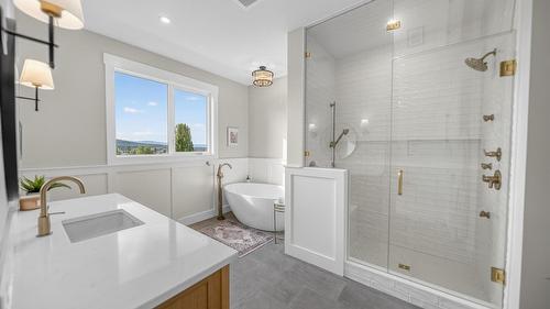 705 22Nd Avenue, Cranbrook, BC - Indoor Photo Showing Bathroom