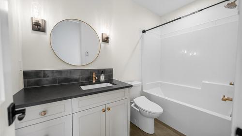 705 22Nd Avenue, Cranbrook, BC - Indoor Photo Showing Bathroom