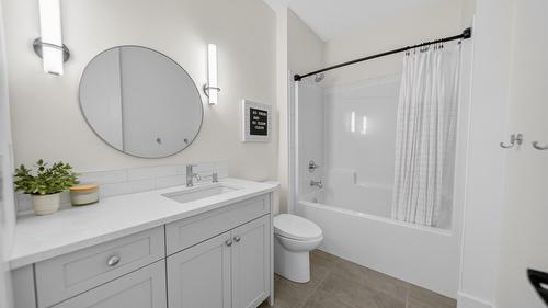 705 22Nd Avenue, Cranbrook, BC - Indoor Photo Showing Bathroom