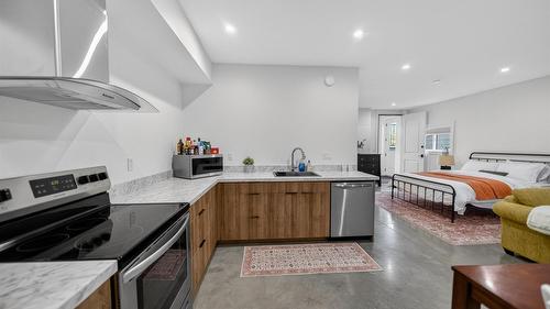 705 22Nd Avenue, Cranbrook, BC - Indoor Photo Showing Kitchen